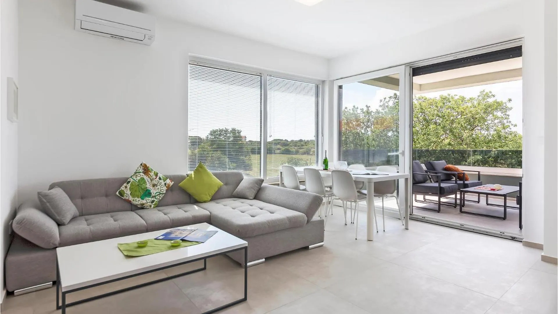 Awesome Apartment In Stinjan With Kitchen